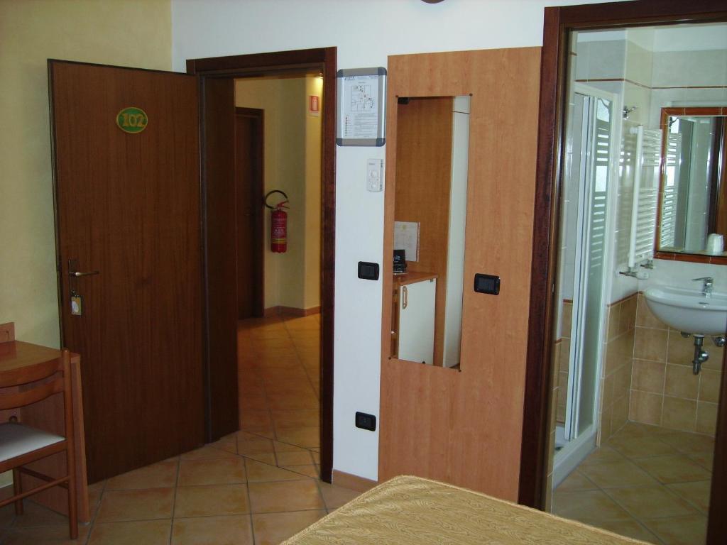 Hotel Fontana Rubiera Szoba fotó