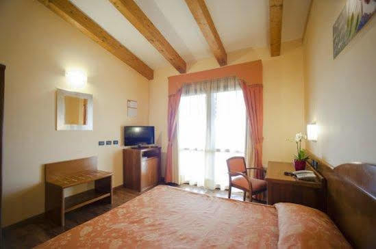 Hotel Fontana Rubiera Kültér fotó